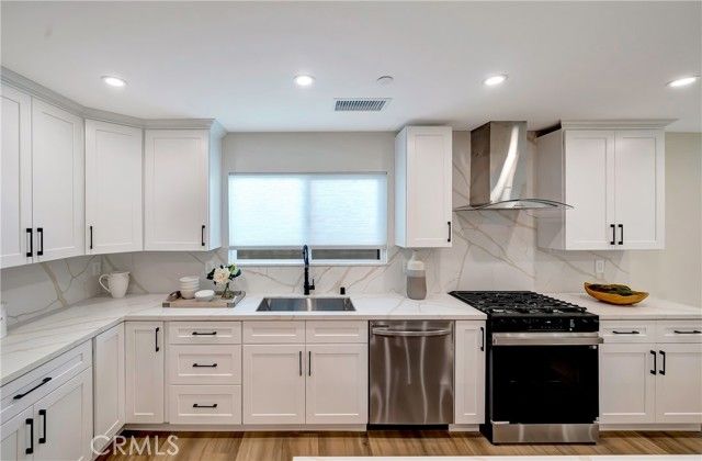 24250 Friar Street, Woodland Hills (los Angeles), CA 91367