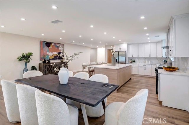 24250 Friar Street, Woodland Hills (los Angeles), CA 91367