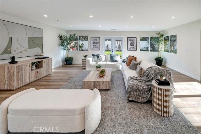 24250 Friar Street, Woodland Hills (los Angeles), CA 91367