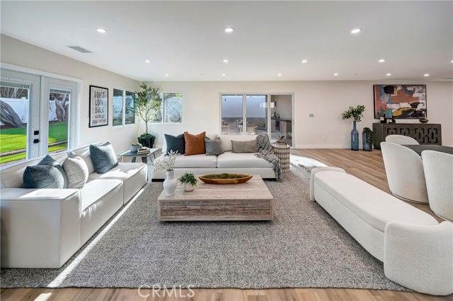 24250 Friar Street, Woodland Hills (los Angeles), CA 91367