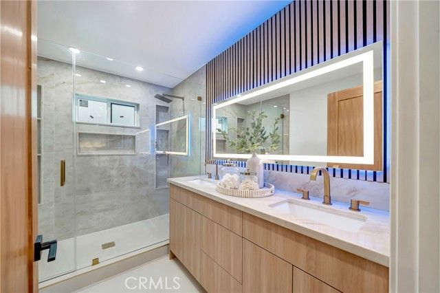 24250 Friar Street, Woodland Hills (los Angeles), CA 91367