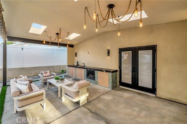 24250 Friar Street, Woodland Hills (los Angeles), CA 91367