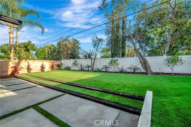 24250 Friar Street, Woodland Hills (los Angeles), CA 91367
