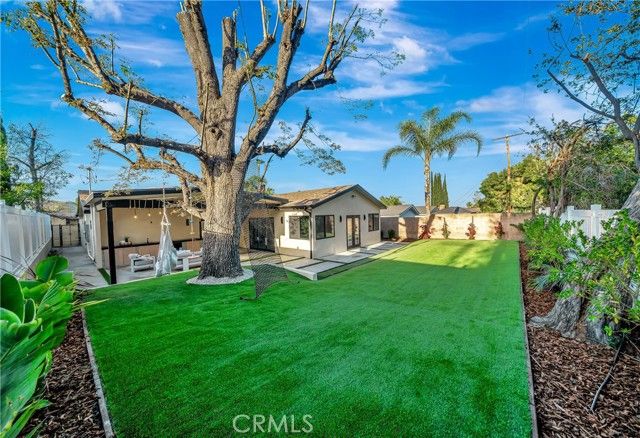 24250 Friar Street, Woodland Hills (los Angeles), CA 91367