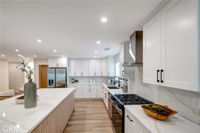 24250 Friar Street, Woodland Hills (los Angeles), CA 91367