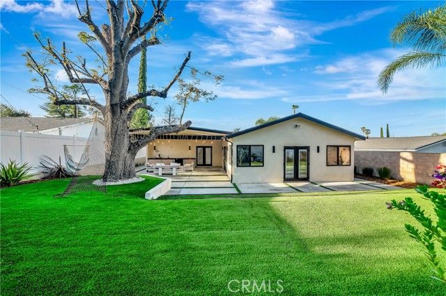 24250 Friar Street, Woodland Hills (los Angeles), CA 91367