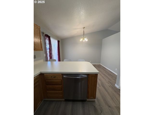 1255 S 13TH St, Cottage Grove, OR 97424