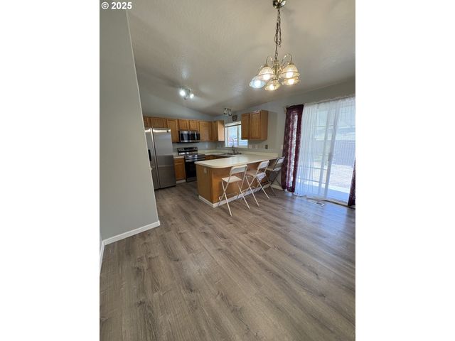 1255 S 13TH St, Cottage Grove, OR 97424