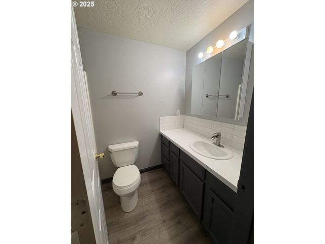 1255 S 13TH St, Cottage Grove, OR 97424