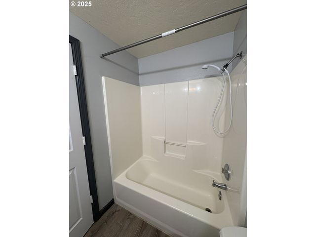 1255 S 13TH St, Cottage Grove, OR 97424