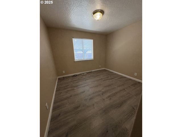 1255 S 13TH St, Cottage Grove, OR 97424