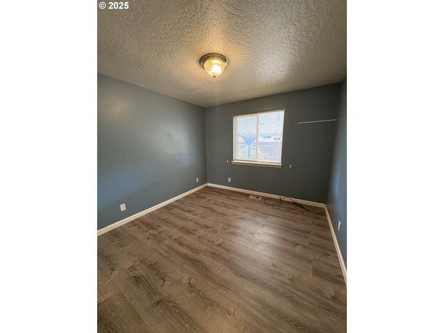 1255 S 13TH St, Cottage Grove, OR 97424