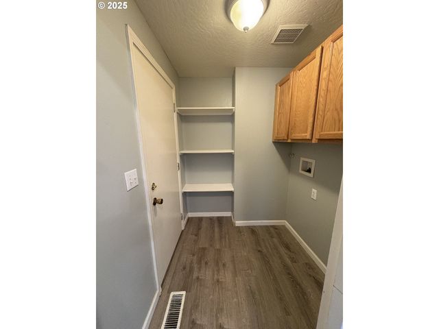 1255 S 13TH St, Cottage Grove, OR 97424