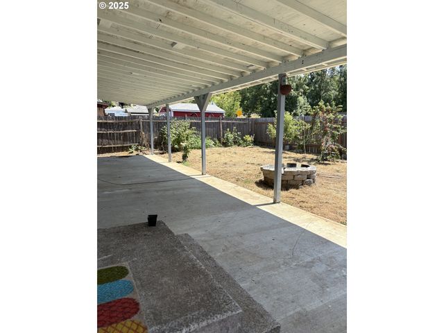1255 S 13TH St, Cottage Grove, OR 97424