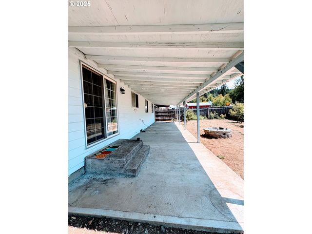 1255 S 13TH St, Cottage Grove, OR 97424
