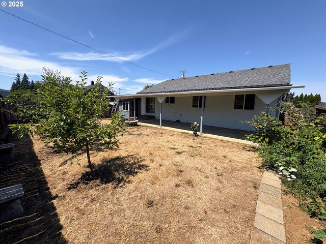 1255 S 13TH St, Cottage Grove, OR 97424