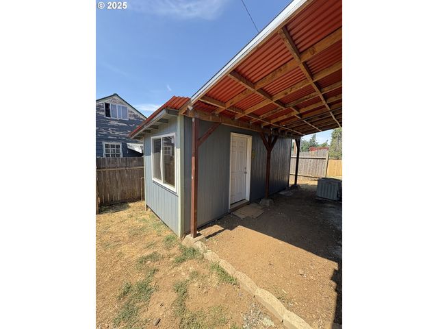 1255 S 13TH St, Cottage Grove, OR 97424