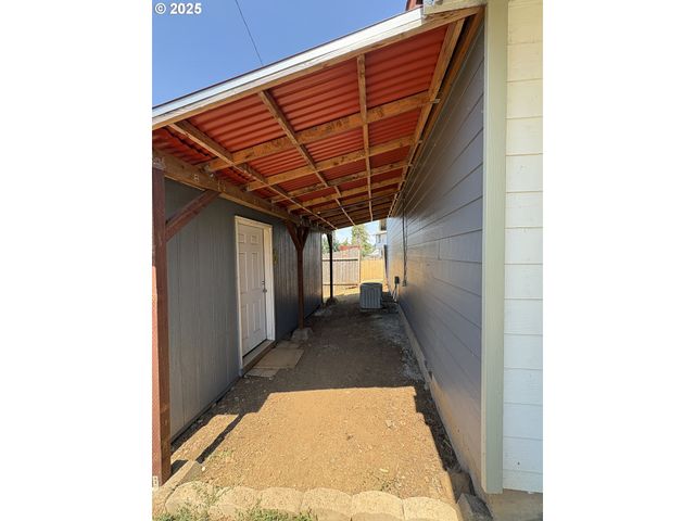 1255 S 13TH St, Cottage Grove, OR 97424