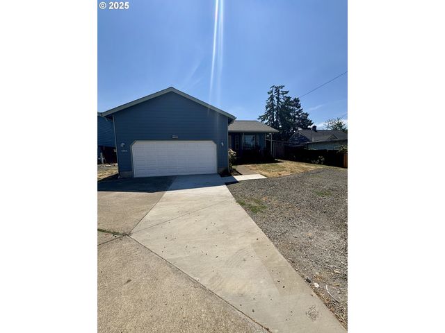 1255 S 13TH St, Cottage Grove, OR 97424