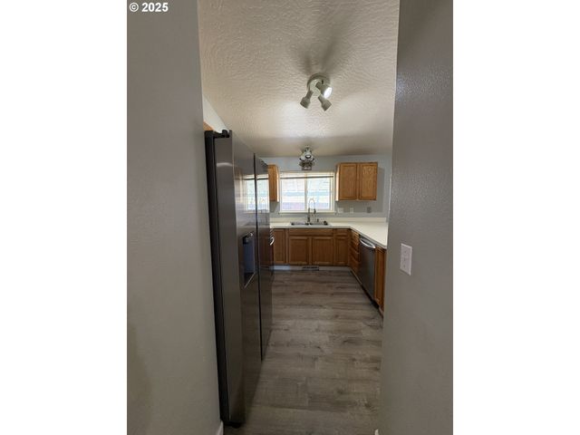 1255 S 13TH St, Cottage Grove, OR 97424