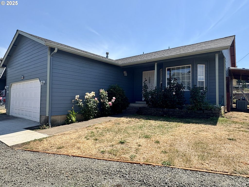 1255 S 13TH St, Cottage Grove, OR 97424