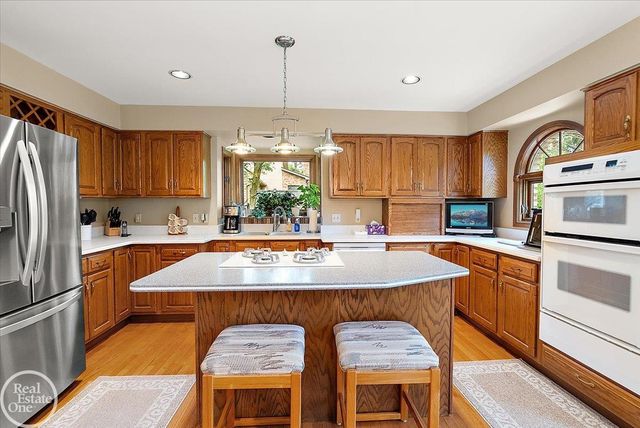 56688 Portsmouth Court, Shelby Twp, MI 48316