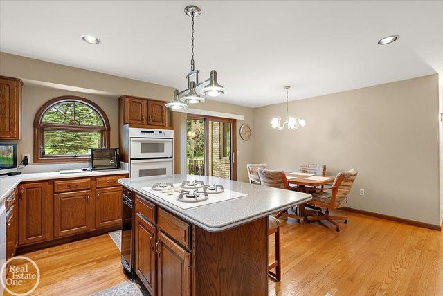 56688 Portsmouth Court, Shelby Twp, MI 48316
