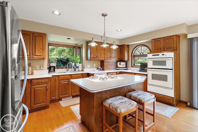 56688 Portsmouth Court, Shelby Twp, MI 48316