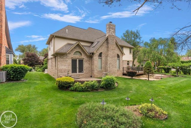 56688 Portsmouth Court, Shelby Twp, MI 48316