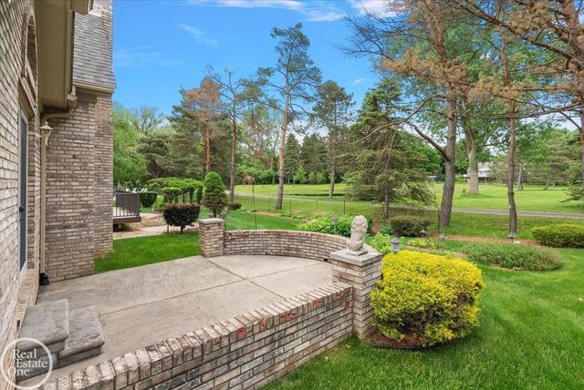 56688 Portsmouth Court, Shelby Twp, MI 48316