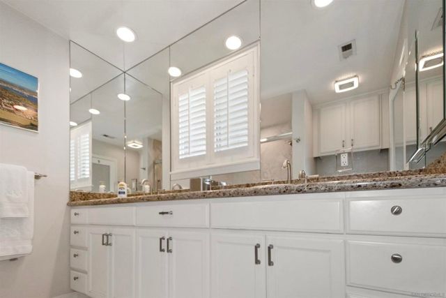 1052 Isabella Avenue E, Coronado, CA 92118