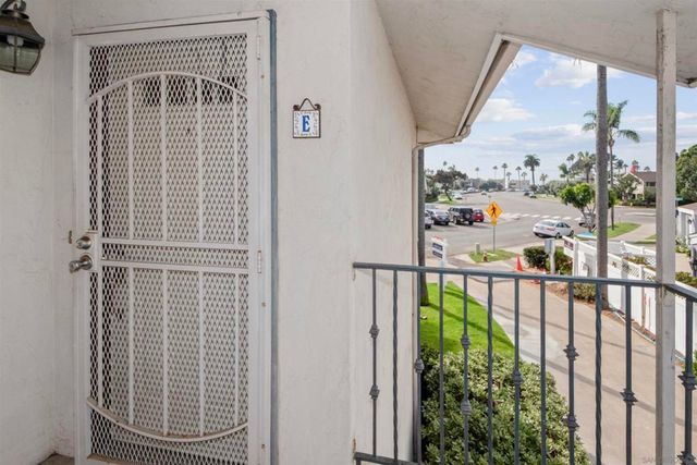 1052 Isabella Avenue E, Coronado, CA 92118