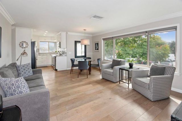 1052 Isabella Avenue E, Coronado, CA 92118