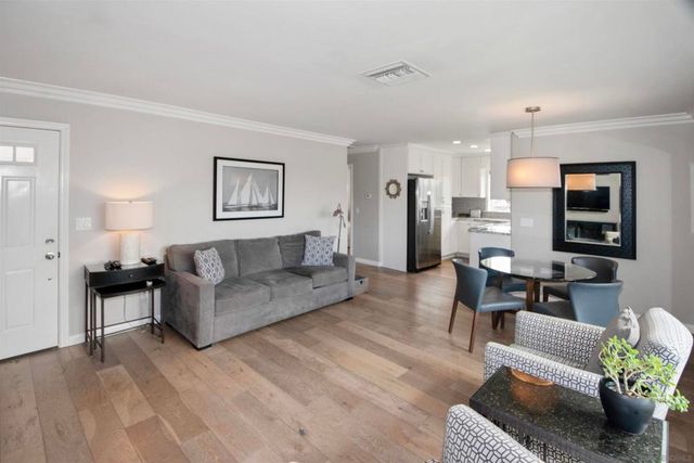 1052 Isabella Avenue E, Coronado, CA 92118