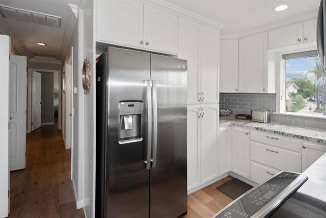 1052 Isabella Avenue E, Coronado, CA 92118