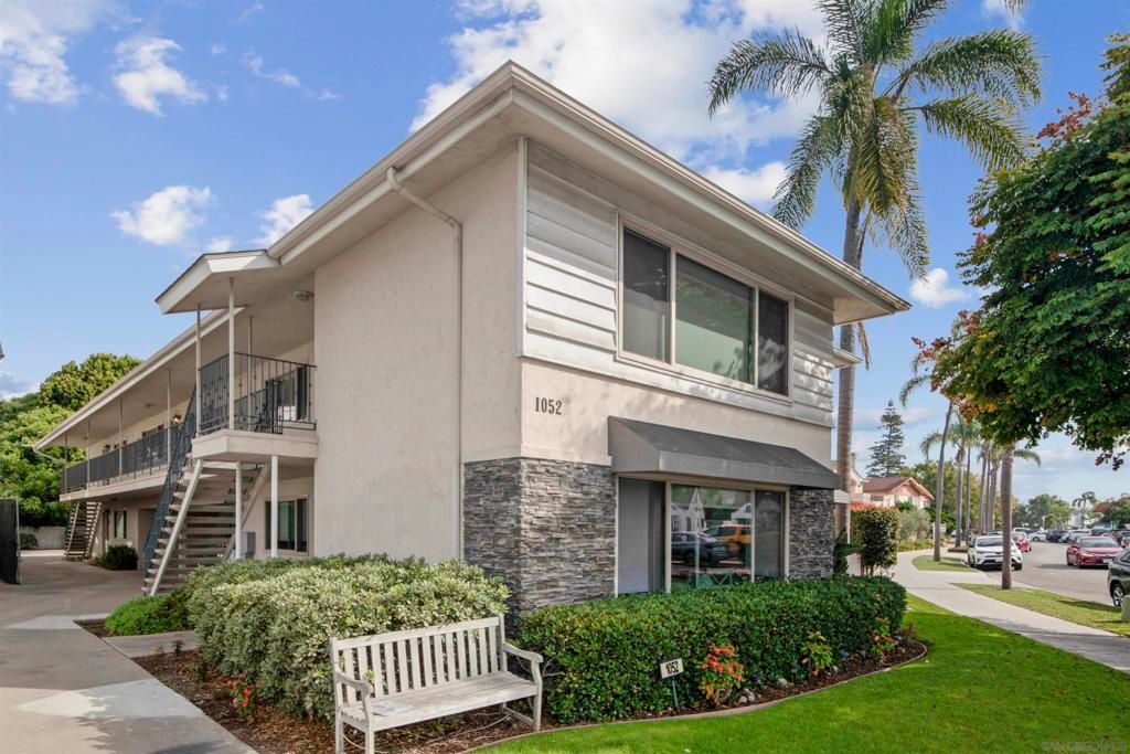 1052 Isabella Avenue E, Coronado, CA 92118