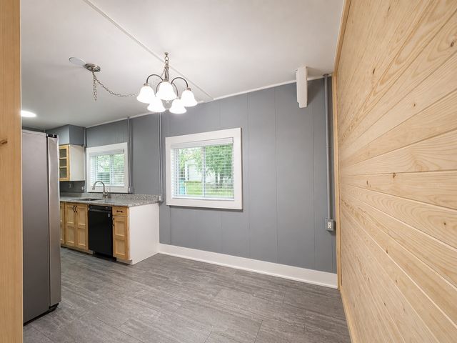 506 W Grand Avenue, Comanche, TX 76442