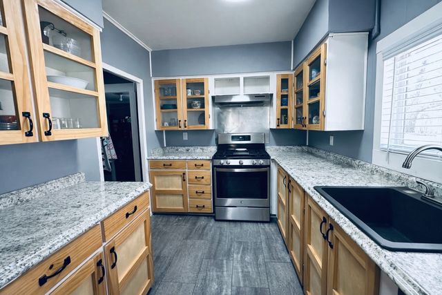 506 W Grand Avenue, Comanche, TX 76442