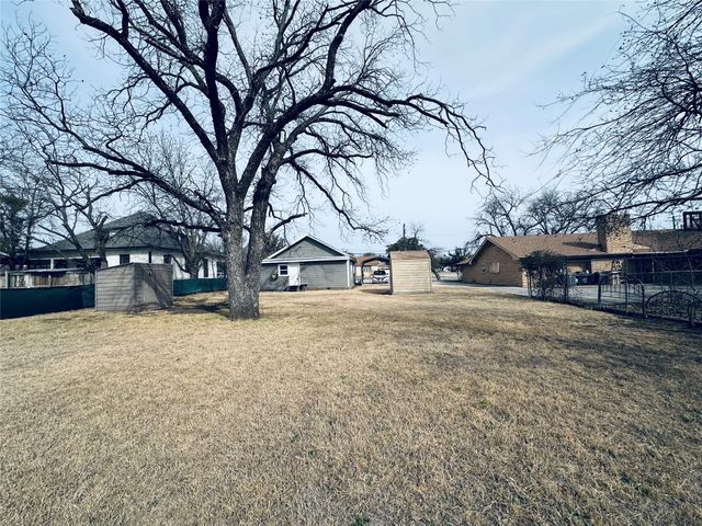 506 W Grand Avenue, Comanche, TX 76442
