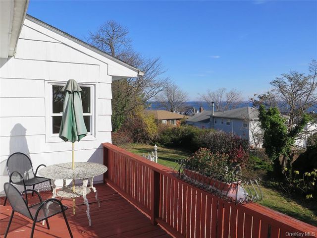 25 Winchester Oval, New Rochelle, NY 10805