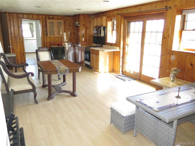 25 Winchester Oval, New Rochelle, NY 10805