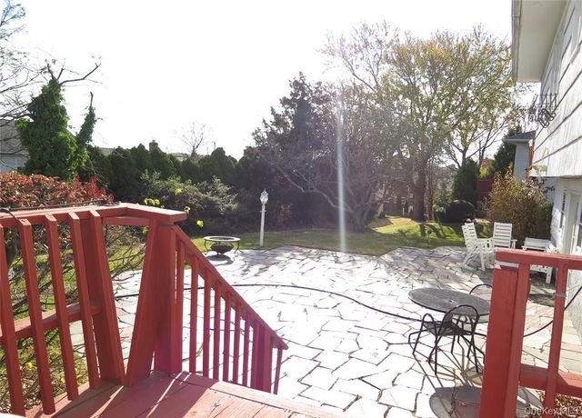 25 Winchester Oval, New Rochelle, NY 10805