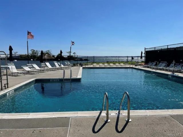 25 Winchester Oval, New Rochelle, NY 10805