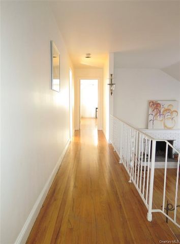 25 Winchester Oval, New Rochelle, NY 10805