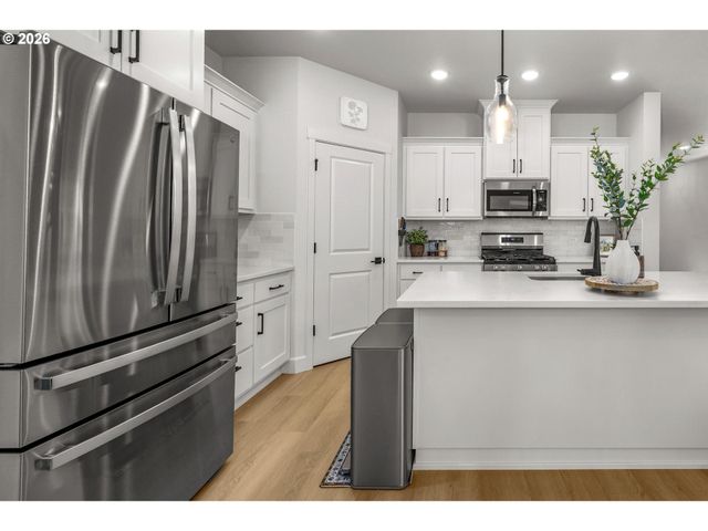 908 ROSEBUD Ct, Forest Grove, OR 97116
