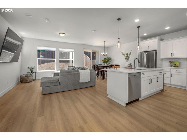 908 ROSEBUD Ct, Forest Grove, OR 97116