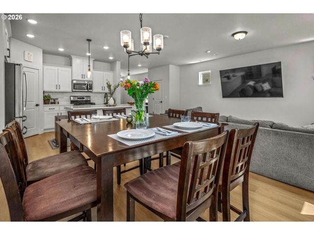 908 ROSEBUD Ct, Forest Grove, OR 97116