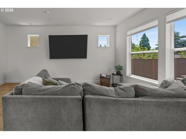 908 ROSEBUD Ct, Forest Grove, OR 97116