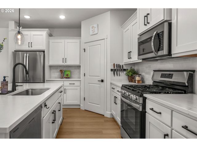 908 ROSEBUD Ct, Forest Grove, OR 97116