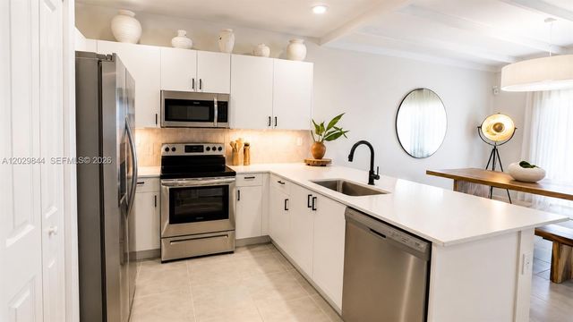 671 NW 204th St, Miami Gardens, FL 33169